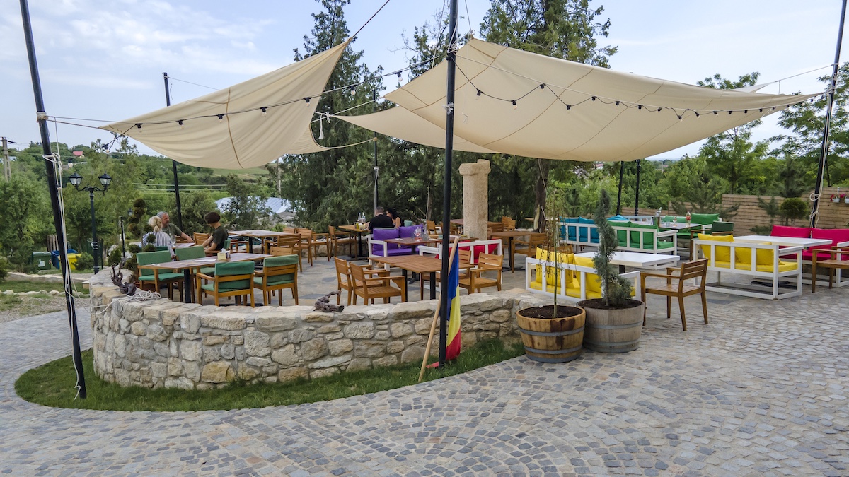 Terasă cu vedere la podgorie